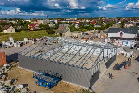 Proces budowy hali krok po kroku - od projektu do realizacji 