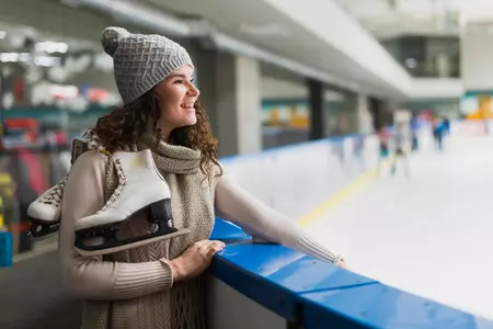 Zadaszenie lodowiska halą namiotową - co mówi prawo?