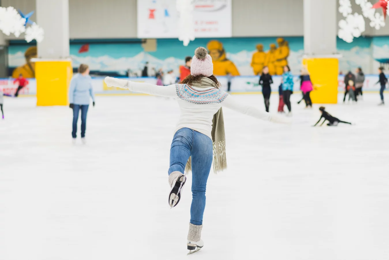 Zadaszenie lodowiska halą namiotową - ile kosztuje?