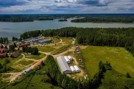 Hala na kurnik - ile kosztuje budowa stalowego kurnika w 2026 roku i jak ją sfinansować?